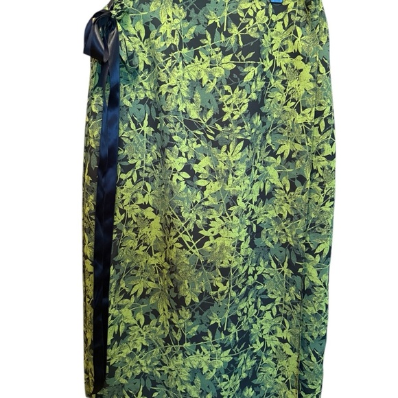 Jones Wear Green and Black Sarong Wrap Skirt - Picture 2 of 11